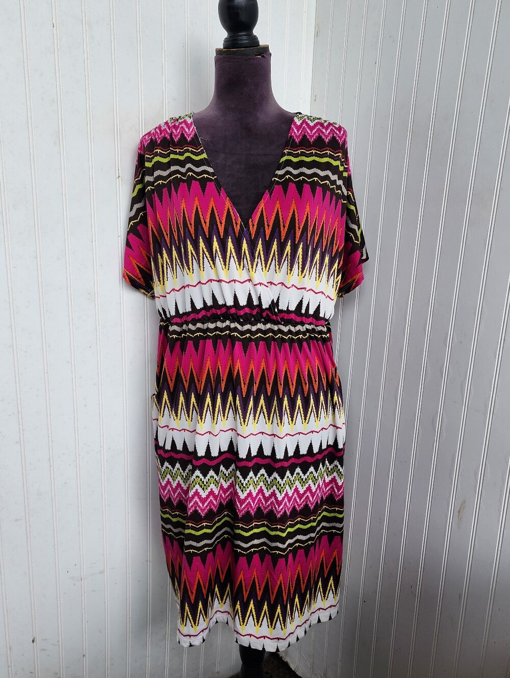 Maurices 2 Women Chevron print dress Pink Orange Purple V-Neck Kinomo 2x 20W 22W